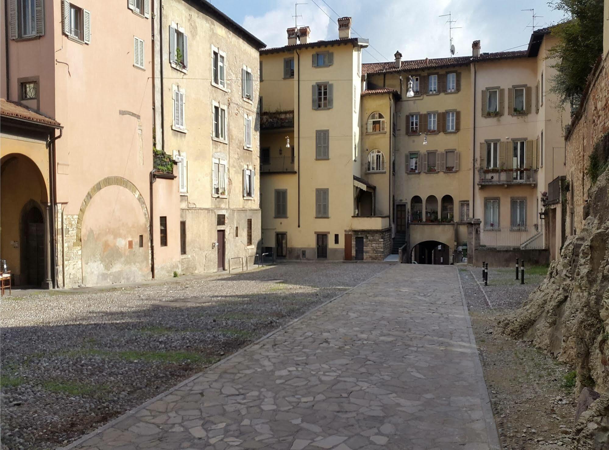 Uptown B'N'B Hotel Bergamo Exterior foto